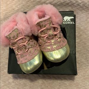 Sorel caribootie size 2